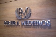 Letras de aço