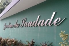 Letras de aço